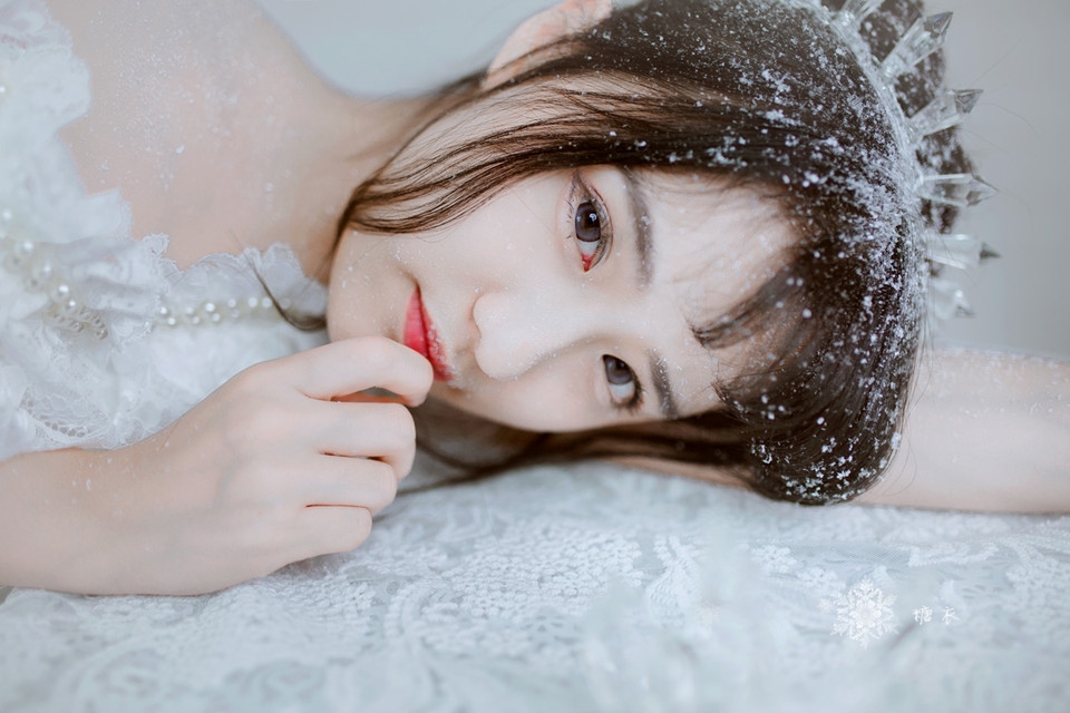 长街吻过千堆雪 你却未看我一眼