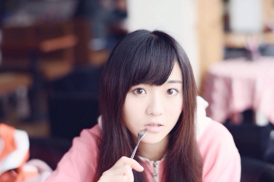 粉红系的莫寒唯美写真 婀娜多姿