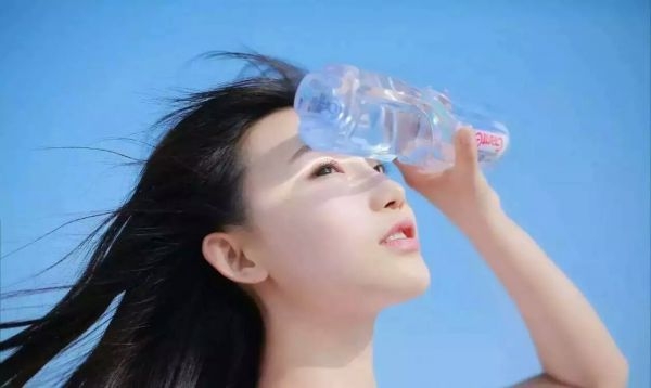 柠儿：我没不喝别人喝过的水，也没