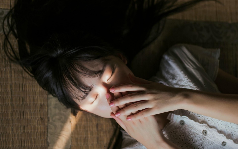 白裙温柔美女清新写真集桌面壁纸下载