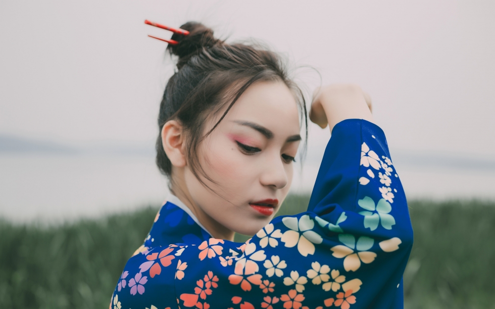 深蓝色和服美女追寻意境写真电脑壁纸