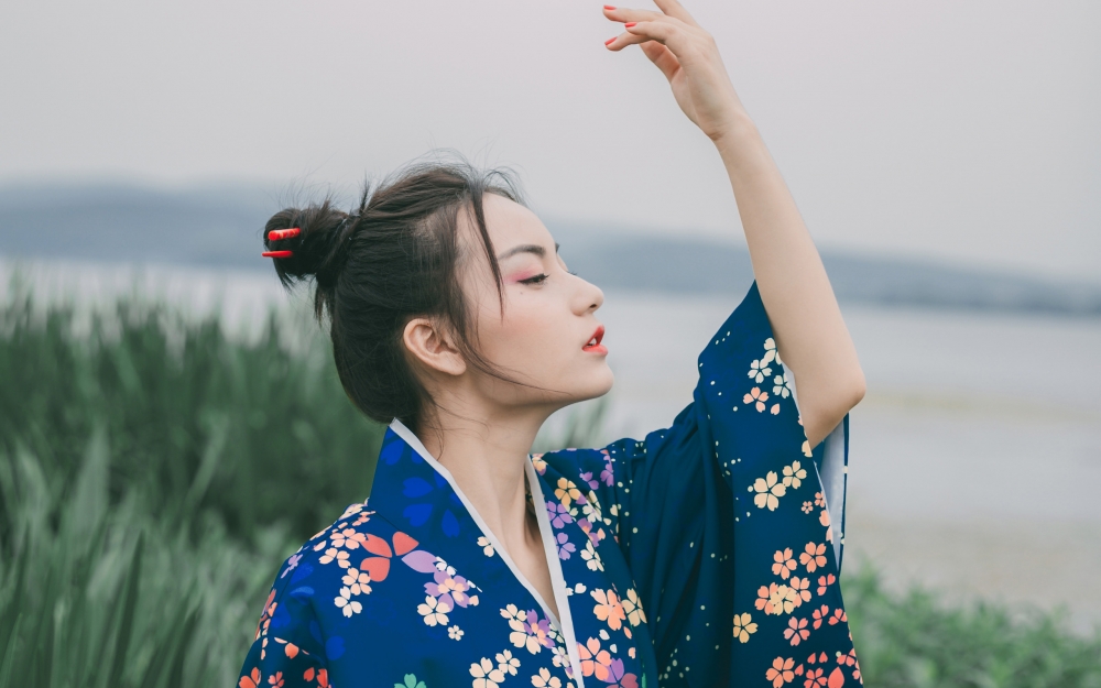 深蓝色和服美女追寻意境写真电脑壁纸