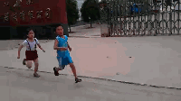 女汉子发飙动态图  敢拦老娘的路