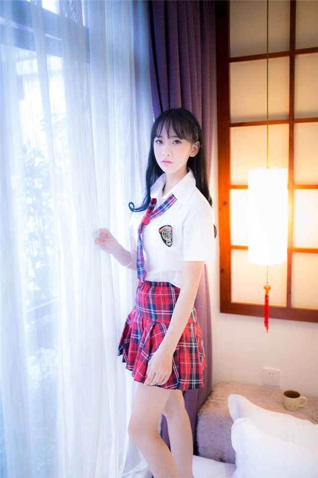 清纯学生制服美女手机桌面壁纸下载