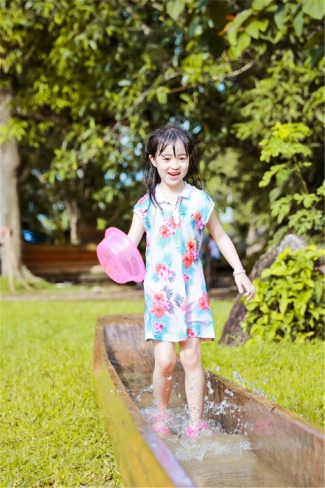 爸爸去哪儿3小公举夏天唯美手机桌面壁纸下载