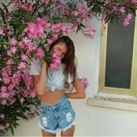 我发自内心的笑了 个性欧美女生微信头像