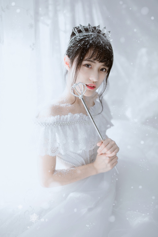长街吻过千堆雪 你却未看我一眼