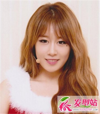 2014流行发型：长发女生甜美韩式烫发发型