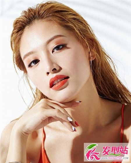 韩式中长卷发 清新风淑女发型