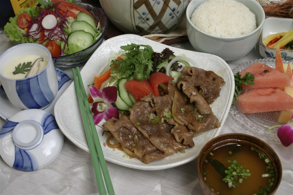 烧肉定食日式韩式美食素材图片