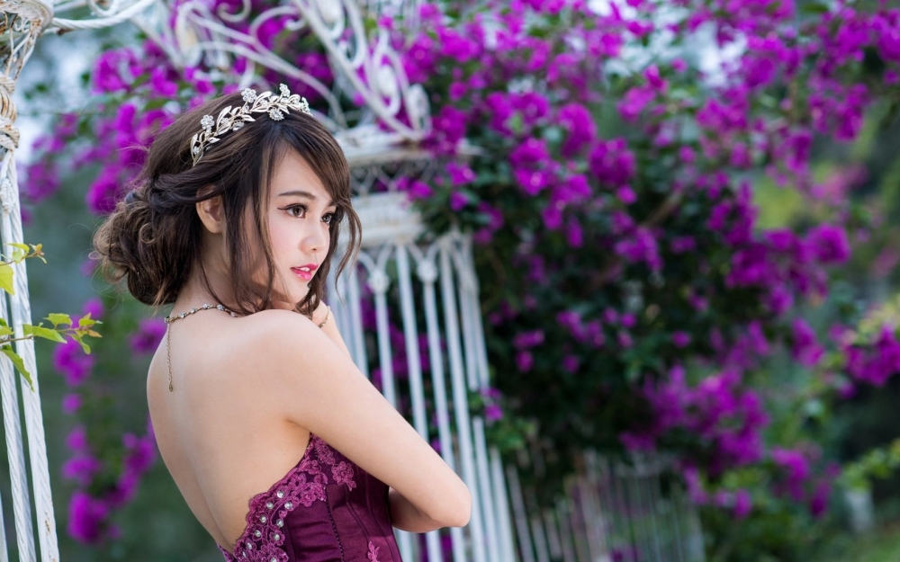 美女模特性感酥胸高清桌面壁纸