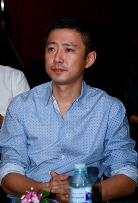 高鑫图片 变身后现代都市型男