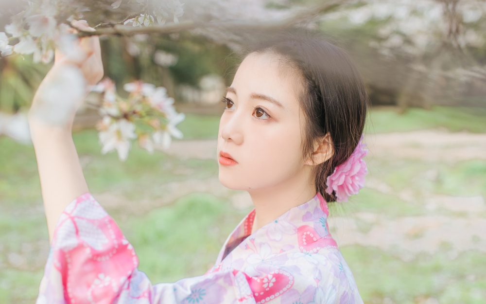 和服美女日系风花海写真电脑桌面壁纸