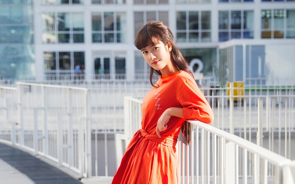 清纯可人的美女秋冬唯美写真图片桌面壁纸