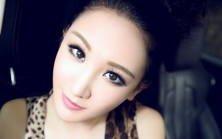 《男人装》御用美女模特黎悦汐壁纸