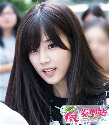 韩式中长发显清甜唯美气质 上班休闲流行韩式披肩发型
