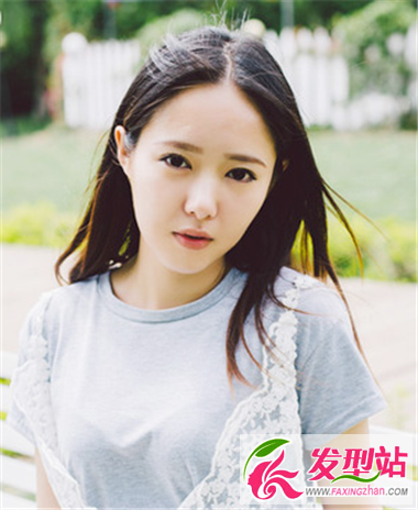 适合宽脸女生的发型 气质中分长发最瘦脸