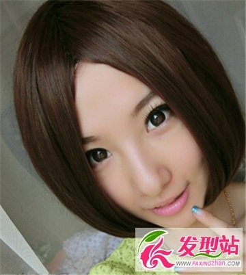 俏丽女生中分短发发型 塑造出最性感气质的女生