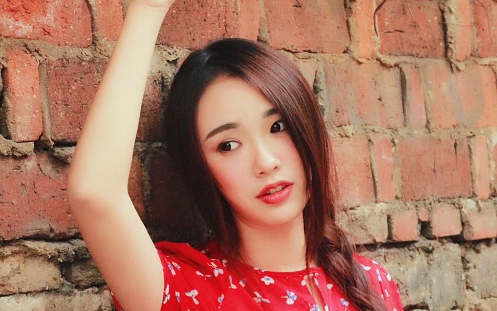 复古小美女红色连体裤写真电脑高清壁纸