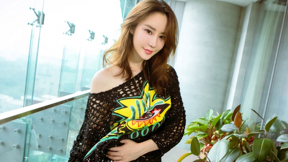俏美人欣凌ugirl高清桌面壁纸