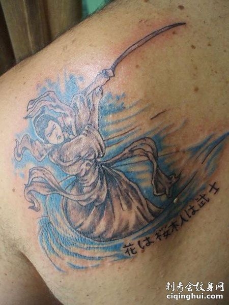 肩部武士纹身图案