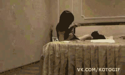 笑抽筋的搞笑动态图  尼玛是TM谁打的电话....