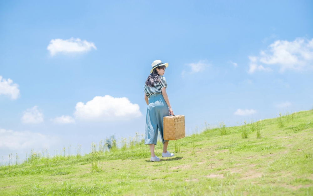 夏日小清新美女户外唯美写真图片桌面壁纸