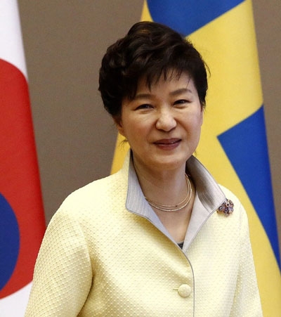 希拉里短发发型干练时尚