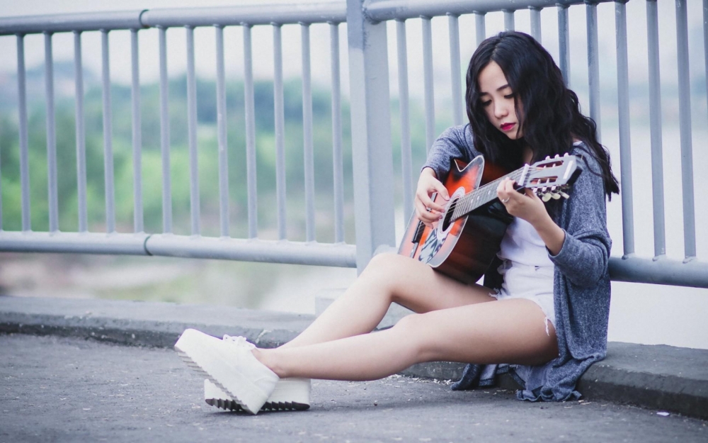 唯美意境吉他女孩
