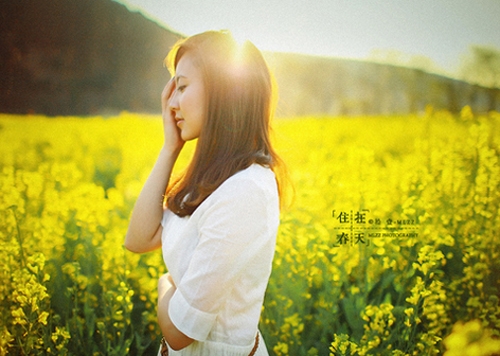 花丛中美女唯美写真照片