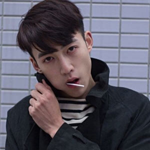 拽拽的个性帅气95后小男生qq头像