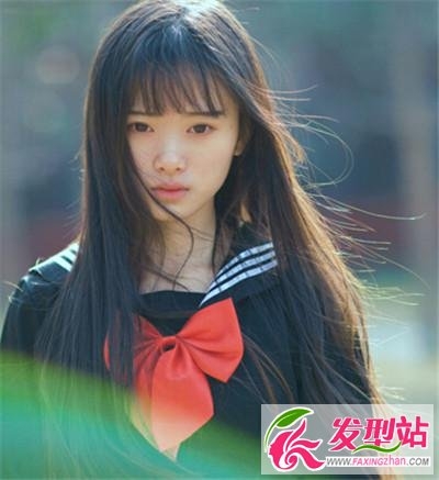 气质长直发最闪亮 展美少女清纯甜美气息