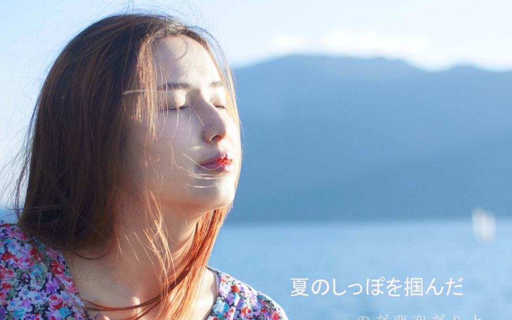 文艺碎花裙美女海边写真