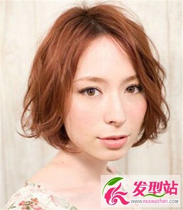 俏丽女生中分短发发型 塑造出最性感气质的女生