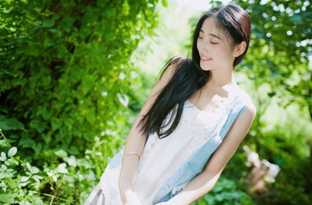 小清新美女图片 爱就要放手，放手给他碧海蓝天