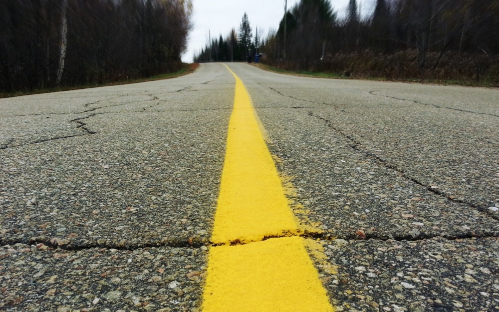 柏油公路唯美电脑桌面壁纸