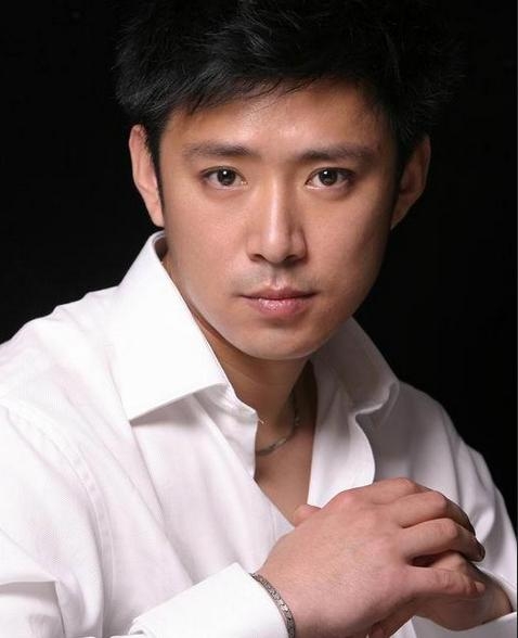 高鑫图片 变身后现代都市型男