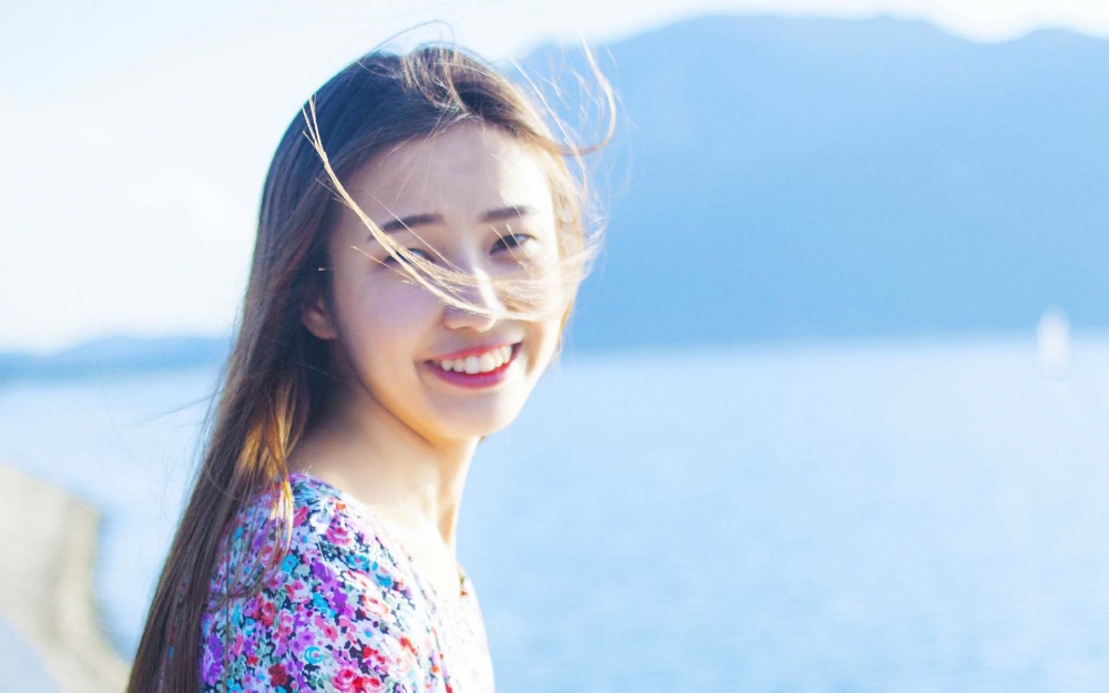 文艺碎花裙美女海边写真