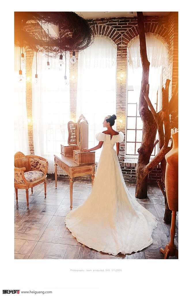 蕾丝窗帘的鱼餐厅 婚纱照