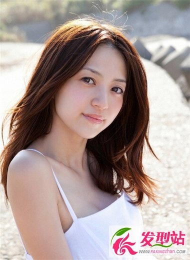 韩式中长发显清甜唯美气质 上班休闲流行韩式披肩发型