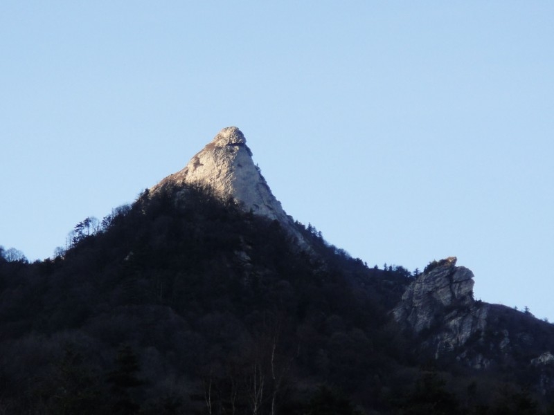 秦岭的高峰耸立的风景图片