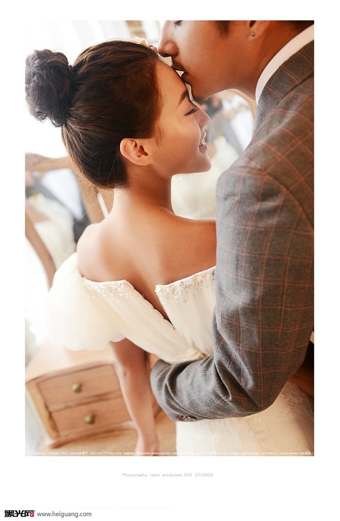 蕾丝窗帘的鱼餐厅 婚纱照