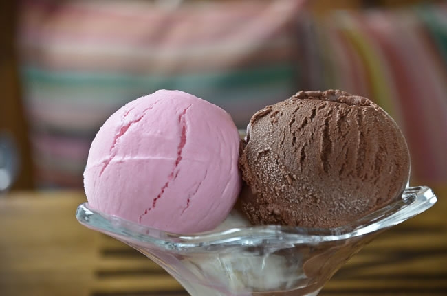 彩色冰淇淋球摄影图片
