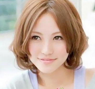 好看的女生小脸短发发型图片