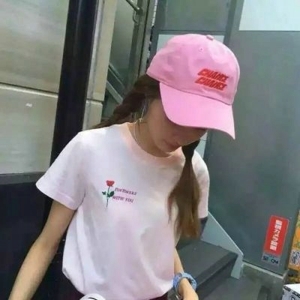后来她一个人哭了好久 个性小女生微信头像