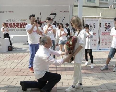 这是爷孙恋？