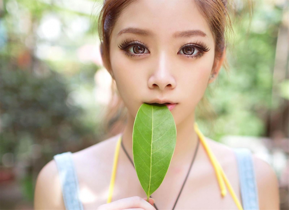 清纯阳光美少女俏丽性感写真高清电脑壁纸图片