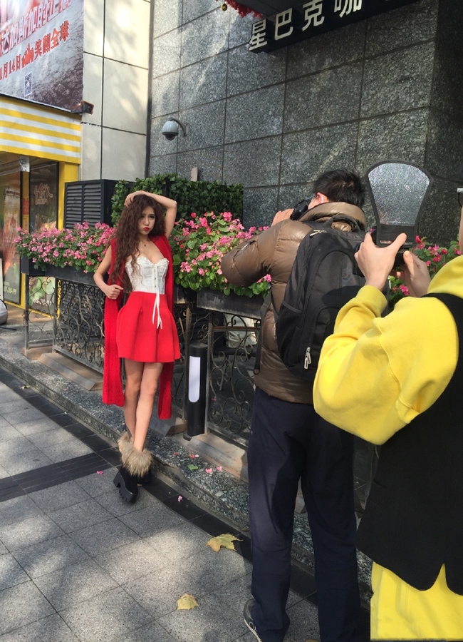 女神张已桂红衣服 知性街拍