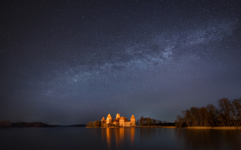 立陶宛特拉凯城堡夜景唯美风景桌面壁纸