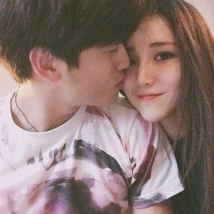 韩系95后时尚一男一女情侣图片